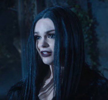 Morticia Addams jeune